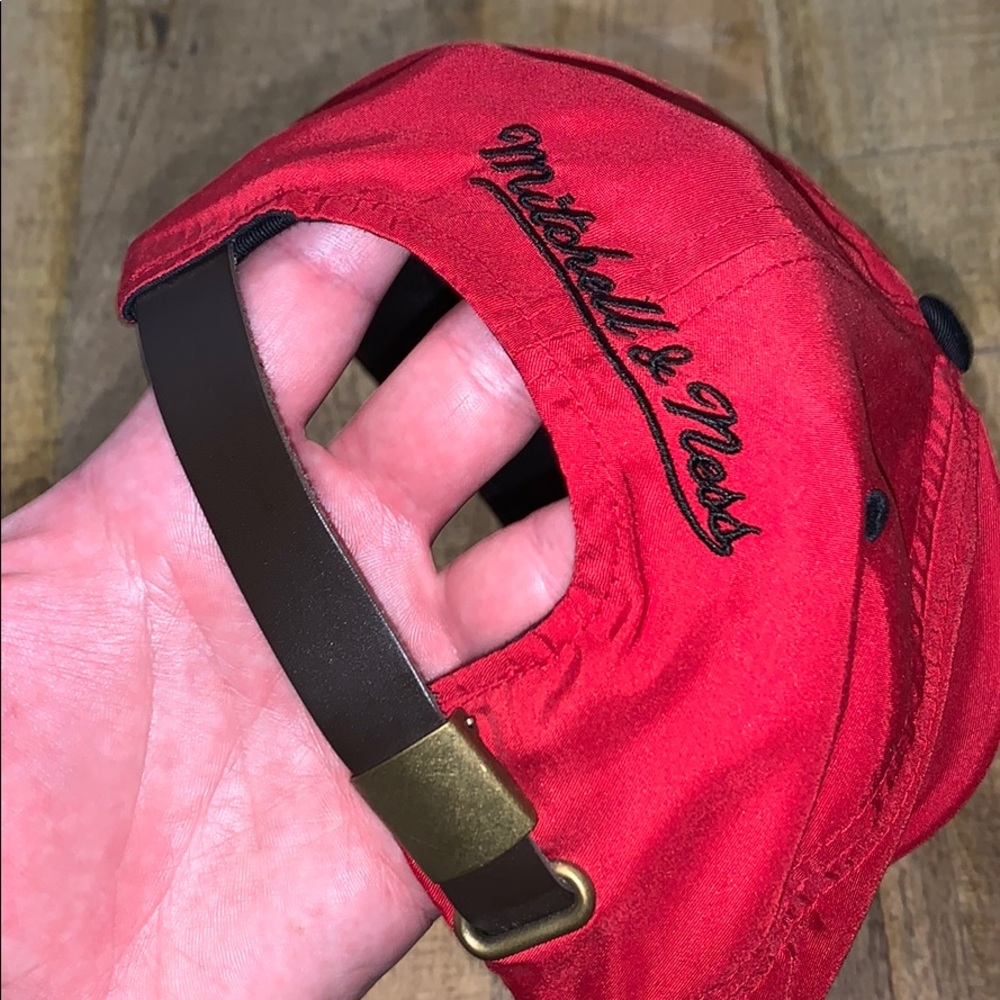 NWT Mitchell & Ness Chicago Bulls Adjustable Hat - Picture 3 of 8